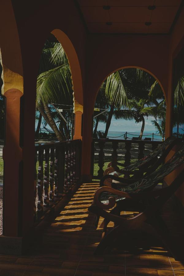 Anse Kerlan Beach Chalets Exteriör bild